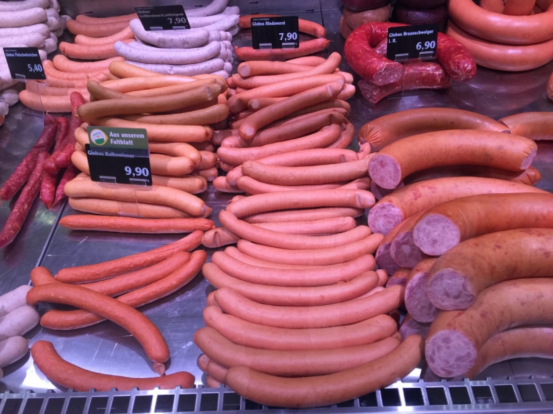 charcuterie-ANTIBES-min_sausages_meat_butchery-1069321